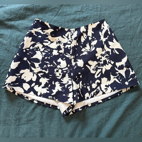 Alexis Floral Navy and White Women's Shorts - Picture 3 of 9